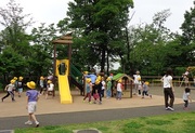 公園で遊んでいる様子