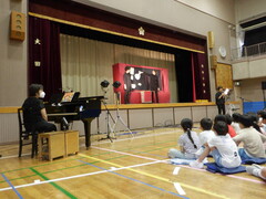 1年生　2年生　大人と子供のための読みきかせの会