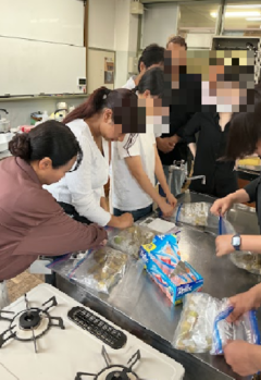 今日はみんなで梅の実を収穫しました。