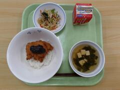 6月5日は次の日のバレーボール大会に向けて、みそカツ丼を献立にとりいれました。