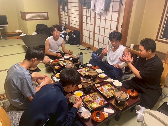 0520ホテルでの食事風景