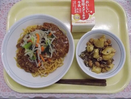 ジャージャー麺