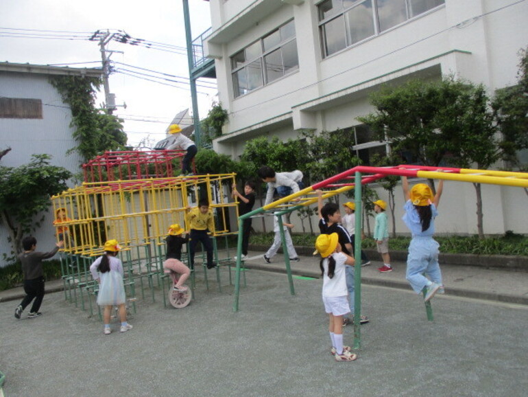 うんてい