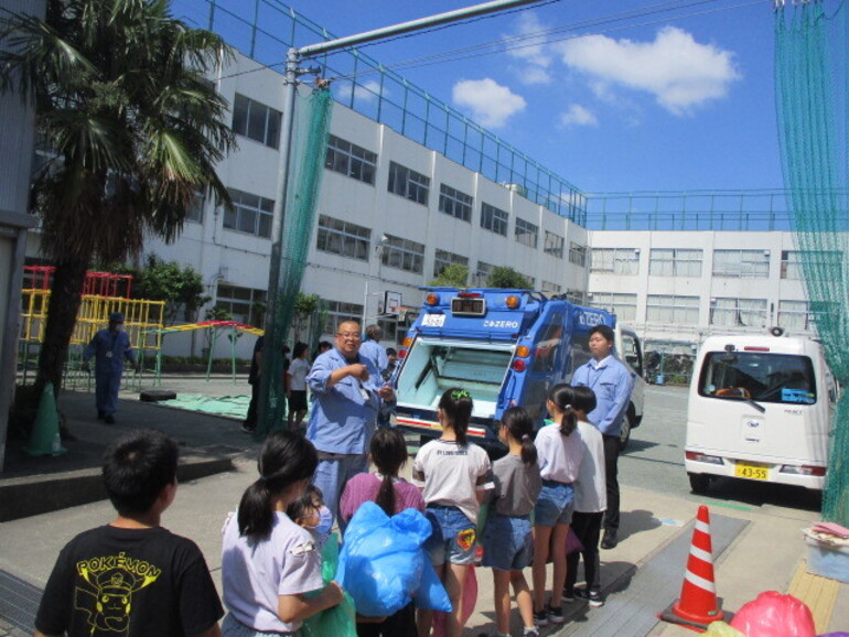 ゴミ収集車