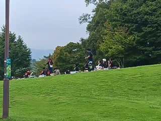 ９