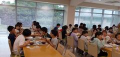 朝食の様子