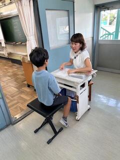 あゆみを渡す様子