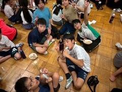 学校に泊まろう