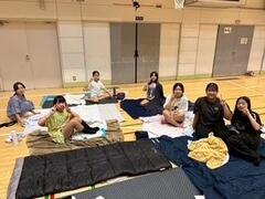 学校に泊まろう