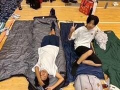学校に泊まろう