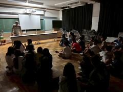 学校に泊まろう